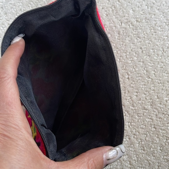 Handmade embroidered floral wristlet - Picture 4 of 4